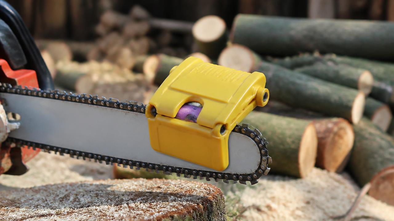 UltraSaw Kettenschärfer im Einsatz an der Führungsschiene einer Kettensäge